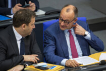 Bericht über höhere Mehrwertsteuer: Regierung könnte Sprit, Konsum und Dienstleistungen weiter verteuern