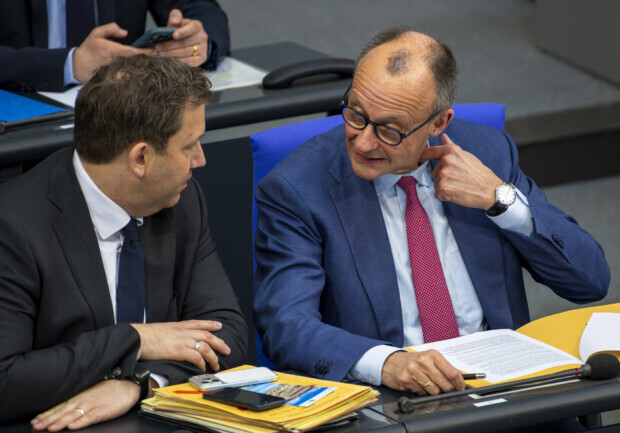 Bericht über höhere Mehrwertsteuer: Regierung könnte Sprit, Konsum und Dienstleistungen weiter verteuern