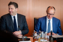 Jetzt heißt es Koffer packen: Deutschlands Wirtschaft fährt auf Verschleiß – mit negativer Nettoinvestitionsquote