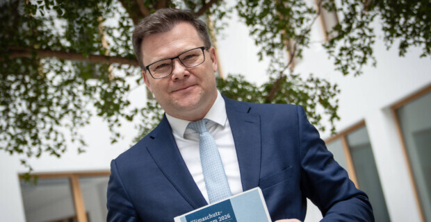 Gefangen in der CO2-Falle: Bundesregierung pumpt weitere 8 Milliarden Euro in den Klimaplan