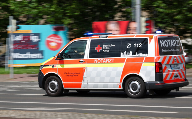 Leipzig: Strafunmündiger, polizeibekannter Intensivtäter prügelt Busfahrer ins Koma