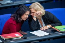 Rotgrüne Afghanen-Schleusung: Wie eine NGO 17.000 Namen auf einmal durchs System drückte