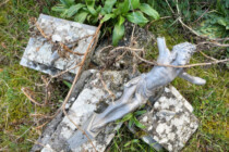 Zerstörung christlicher Symbole