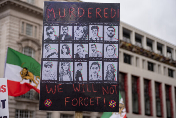 Während der Krieg tobt, richtet das Mullah-Regime weiter massenhaft Iraner hin