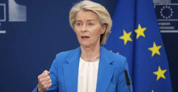 Kann Ursula von der Leyen Demokratie und Diktatur nicht auseinanderhalten?
