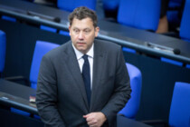 Höhere Ausgaben, höhere Schulden, höhere Steuern, höhere Abgaben