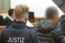 Syrischer Migrant vor Gericht: 70 Menschen zu Tode gefoltert