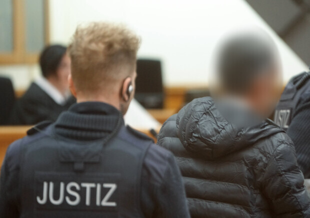 Syrischer Migrant vor Gericht: 70 Menschen zu Tode gefoltert
