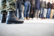 Neue Wehrpflicht-Regel: Staat greift unbemerkt in Ausreisefreiheit von Millionen Männern ein