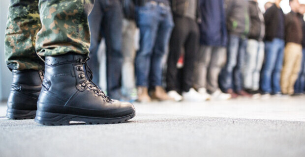 Neue Wehrpflicht-Regel: Staat greift unbemerkt in Ausreisefreiheit von Millionen Männern ein