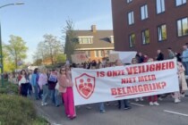Loosdrecht: Hunderte Frauen protestieren gegen geplante Asylunterkunft im Gemeindehaus