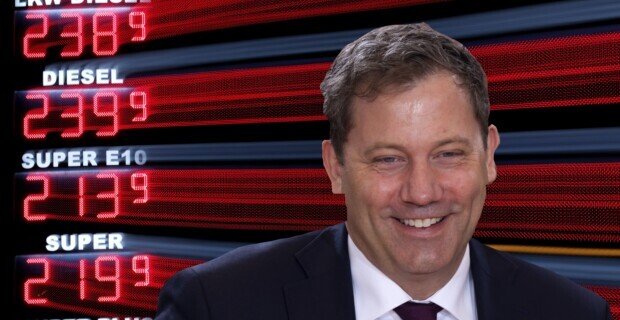 Klingbeils Steuerparty an der Tankstelle