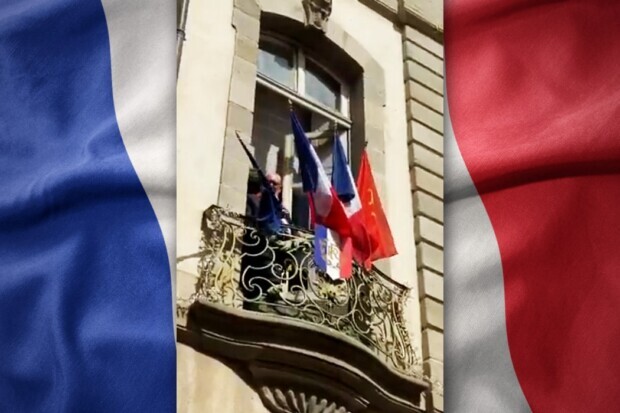 Französische Bürgermeister entfernen EU-Flaggen an Rathäusern