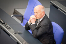 Benzinpreiskrise erschüttert Konsens der Berliner Brandmauer-Koalition