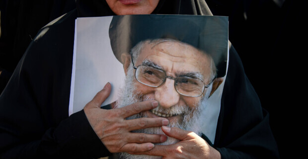 Junta beendet die Islamische Republik des Ayatollah Khomeini
