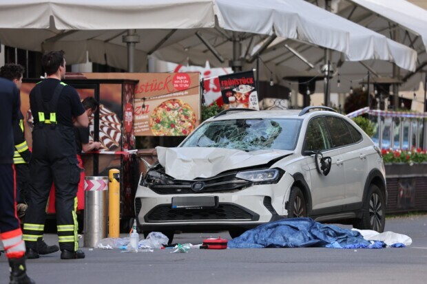 Leipzig: Fahrer rast durch Fußgängerzone, zwei Menschen sterben