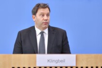 Steuersatire: Fake‑Debatten zur Verschleierung des Raubzugs