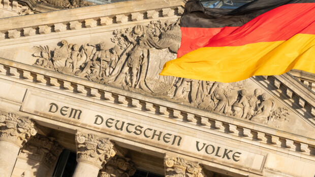 Deutschlandfahne im Bundestag: Ein Symbol ist kein Störfall