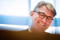 „Ja, habe gerade die Kanüle gelegt, da spritzt jetzt Blut“