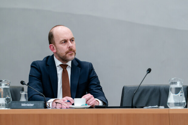 Kurz vor EU-Asylpakt: Niederlande stoppen Handy-Kontrollen bei Asylbewerbern