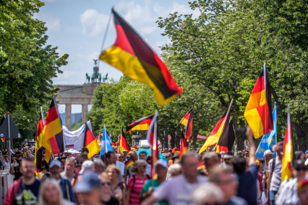Berlin: Tausende demonstrieren gegen Bundesregierung
