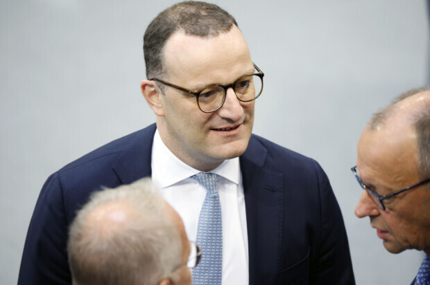 Bund drohen Milliardenkosten aus Spahns Masken-Geschäften
