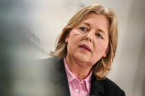 Bas phantasiert sich als Märtyrerin für die Demokratie in den „Knast“ hinein