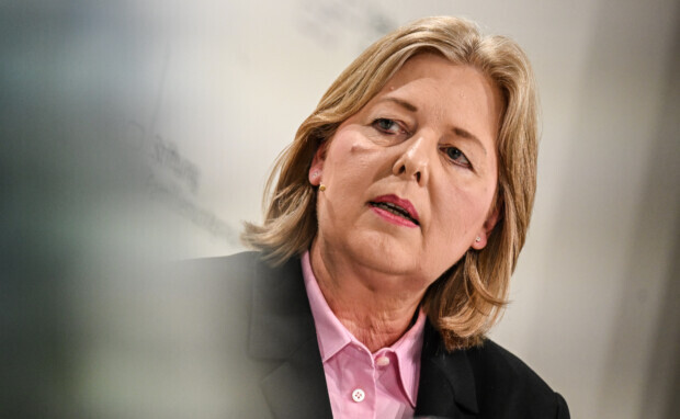 Bas phantasiert sich als Märtyrerin für die Demokratie in den „Knast“ hinein