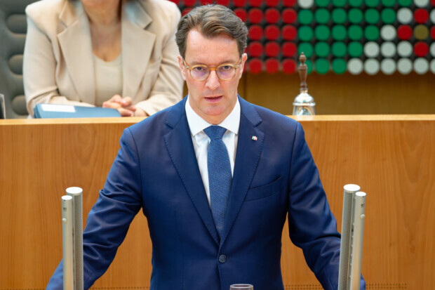 CDU stürzt in NRW ab – AfD erreicht Rekordwert und zieht mit SPD gleich
