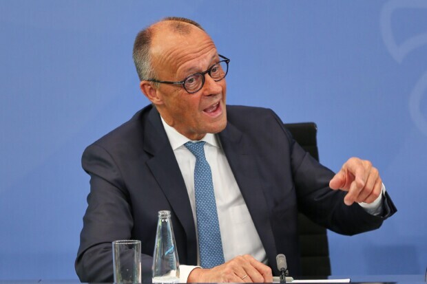Rentenabzocke, Steuererhöhungen, Hütchenspielertricks: Die Krise nimmt reale Formen an
