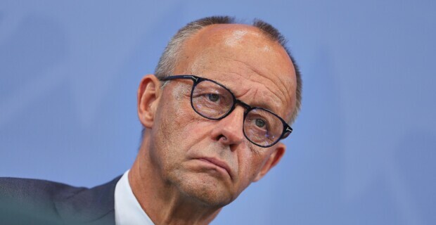 Länger arbeiten für weniger Geld – Die Chaos-Regierung sägt am Ast, auf dem sie sitzt