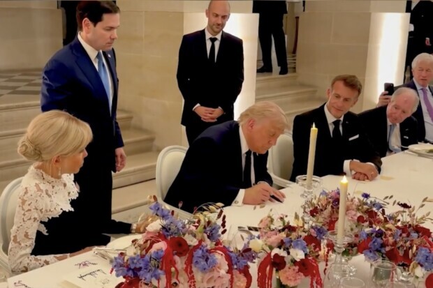 Memorandum of Understanding: Macron bietet die Kulisse, Trump die Dramaturgie
