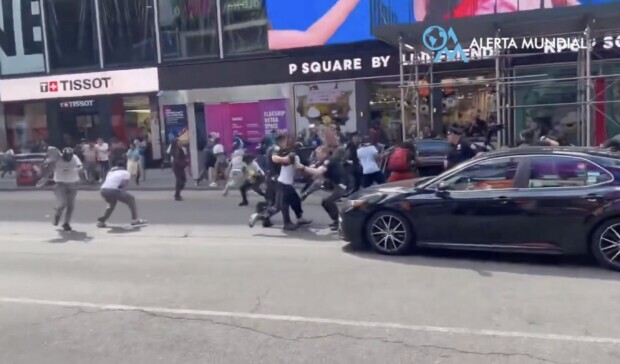 Schüsse auf dem Times Square: Panik nach NBA-Parade
