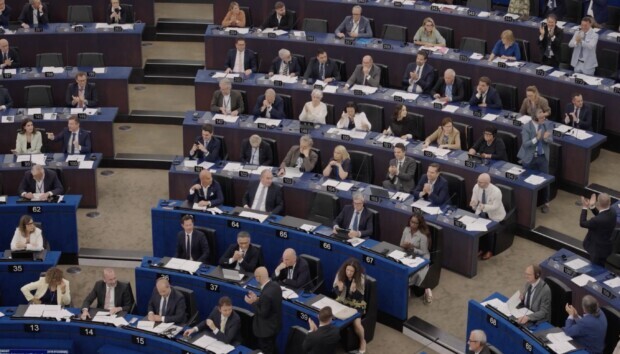 Rechte jubeln, Linke toben: EU-Parlament verabschiedet neue Abschieberegeln