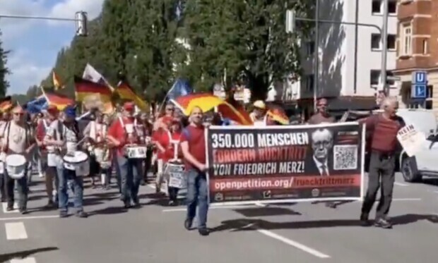 Auch in München fordern Tausende friedlich: Merz muss weg!