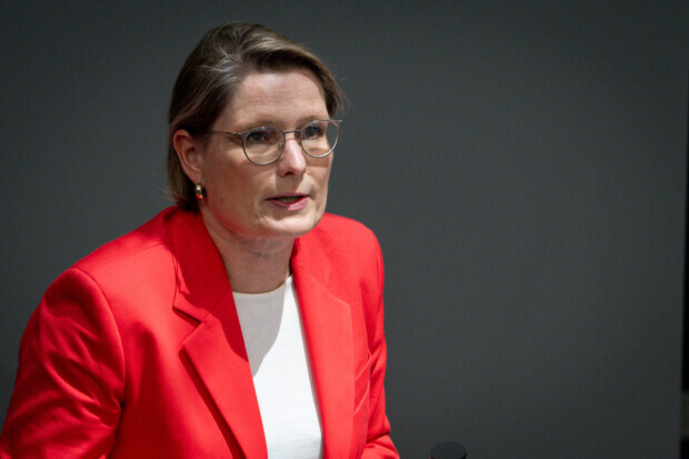 Genossin Stefanie Hubig will die „demokratische Gesetzlichkeit“ wieder einführen