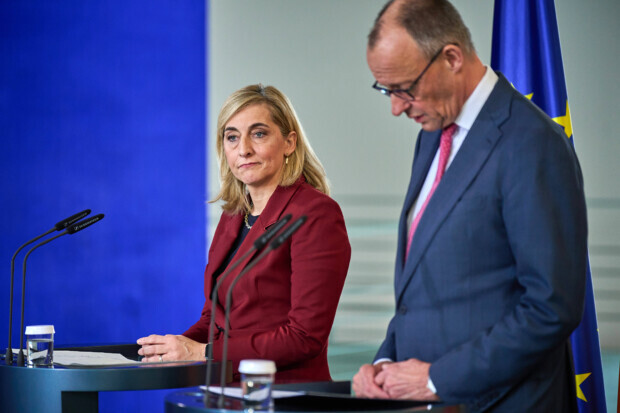 Die Pflegereform von Nina Warken trifft die Wehrlosen – mit zynischen Spartricks