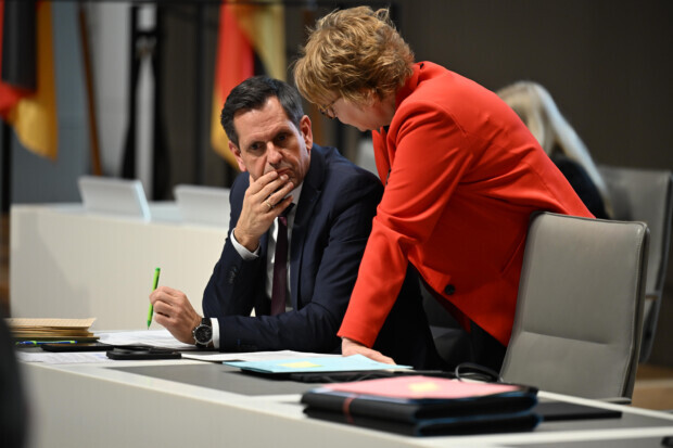 Was weiß Niedersachsens Ministerpräsident Lies über den Wahlausschluss von Martin Sichert?