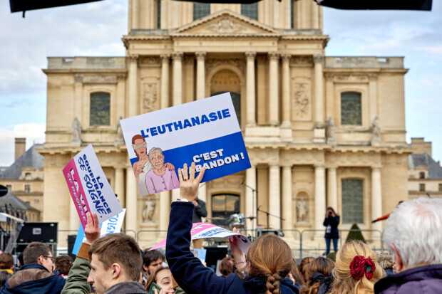 Frankreich: Nationalversammlung verabschiedet Gesetz zum assistierten Suizid