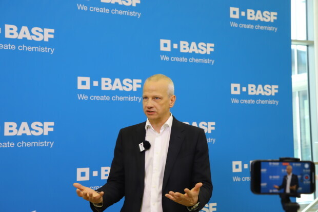 CO2-Abzocke: BASF-Chef klagt über Kosten, kuscht aber vor Brüssel