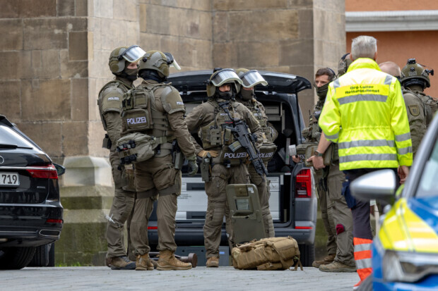 13-jähriger Syrer postet Terrorpläne: Sondereinsatzkommando stürmt Wohnung