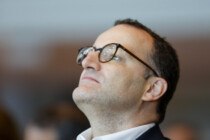 Rücktrittsforderungen an Jens Spahn: Eine zweigeteilte Debatte
