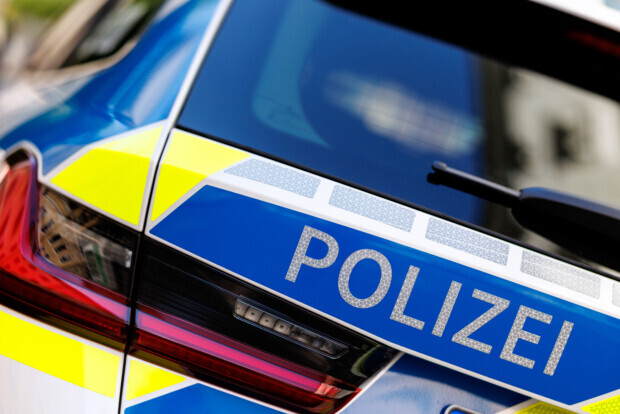 Messerangriff auf Dorfparty in Egling: Acht Verletzte, Täter weiter flüchtig