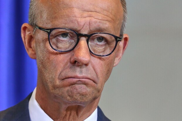 Vom Bierdeckel zum Kommandostaat: Der tiefe Sturz des Friedrich Merz