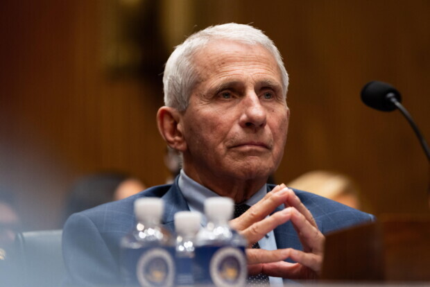 Fauci verweigert 111 Mal die Aussage zu seiner Corona-Politik
