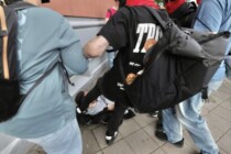 Erfurt: Antifa tritt auf Kopf von Journalisten ein