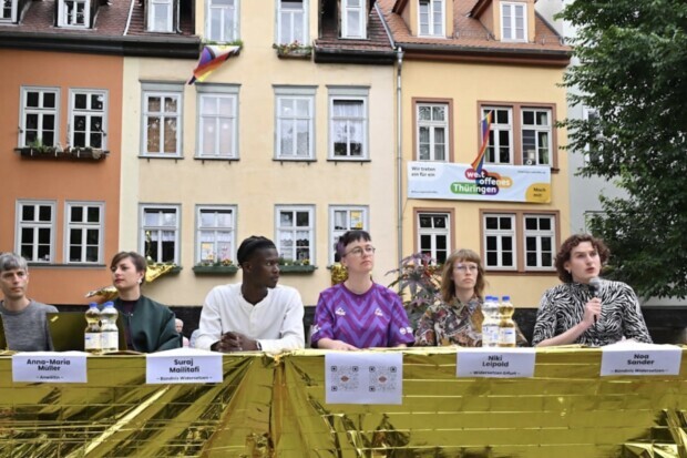 Die Gefahr von links: NGO droht offen mit Gewalt