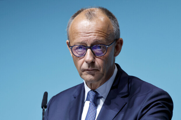 Friedrich Merz in der Rolle des Leutnants von Zitzewitz