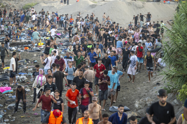 Invasion: Knapp 50.000 Menschen überrollen binnen 24 Stunden Ceuta