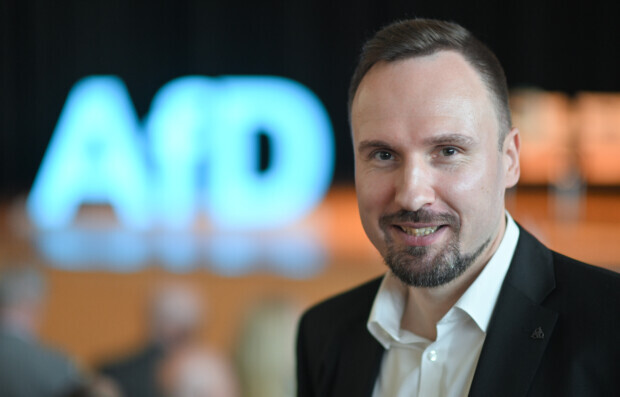 Prügel-Eklat eines Europa-Abgeordneten soll AfD zum Prügel-Knaben machen